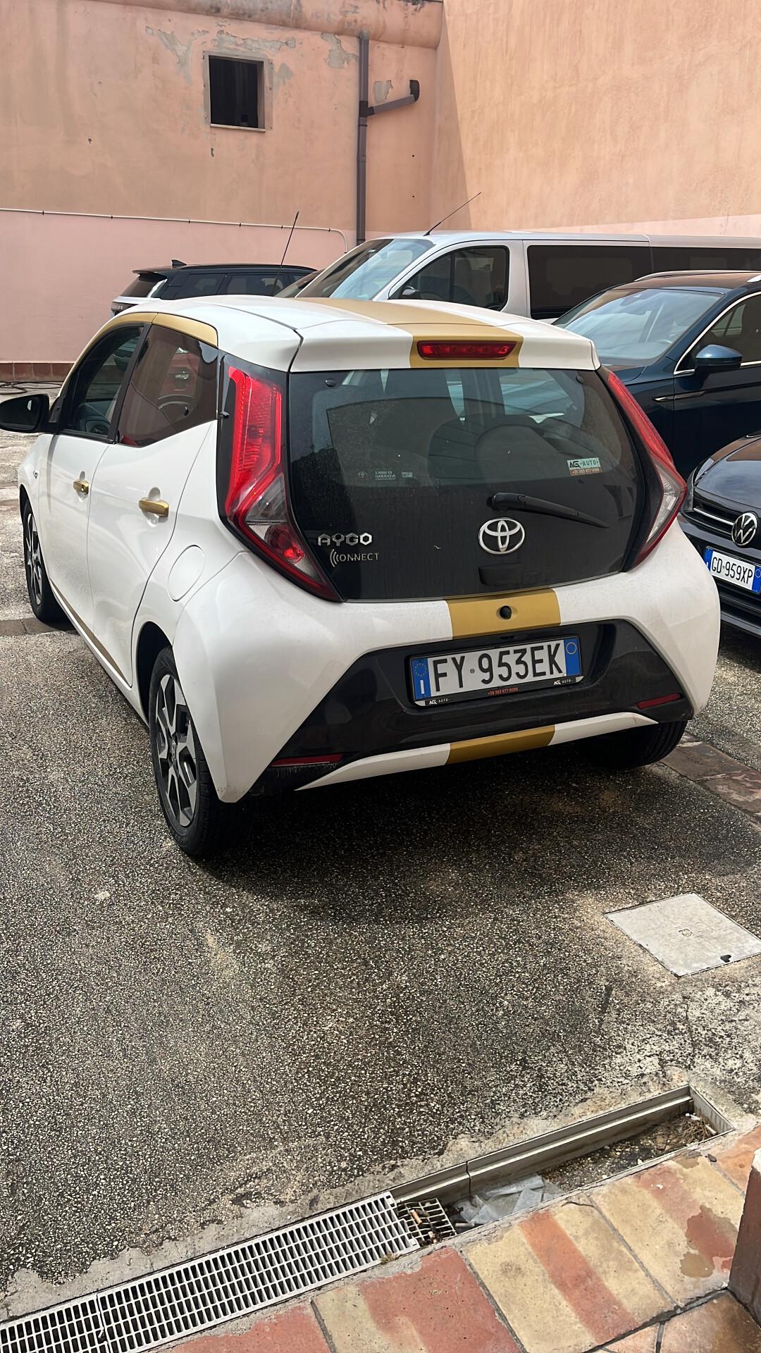Toyota Aygo Connect 1.0 VVT-i 72 CV 5 porte x-cool