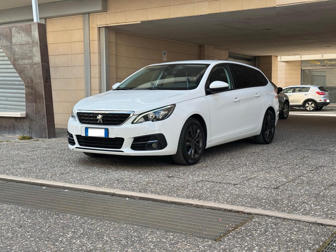 Peugeot 308 1.5 BlueHDi 130 cv S&S SW Active Business