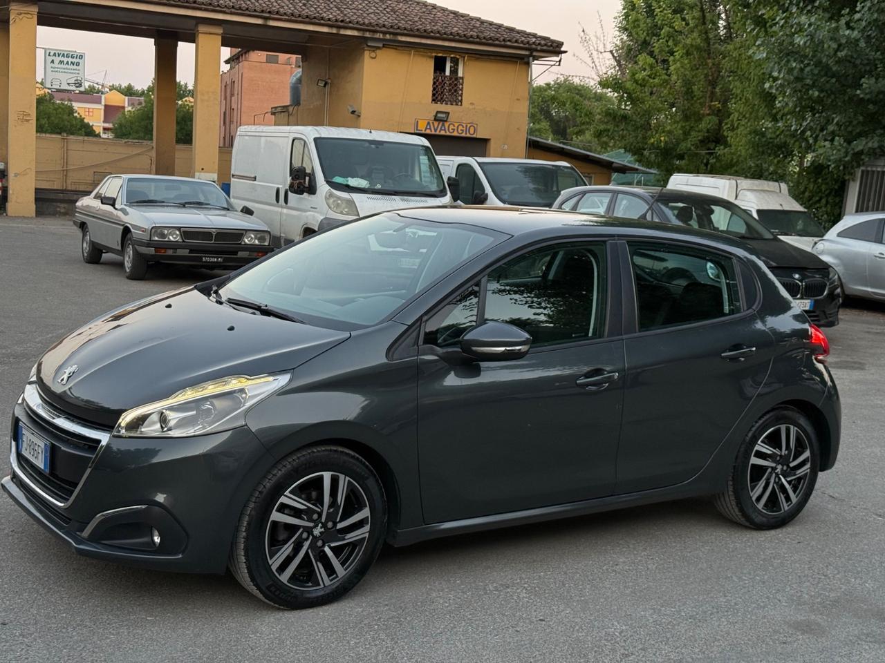 Peugeot 208 PureTech 82 5 porte Allure