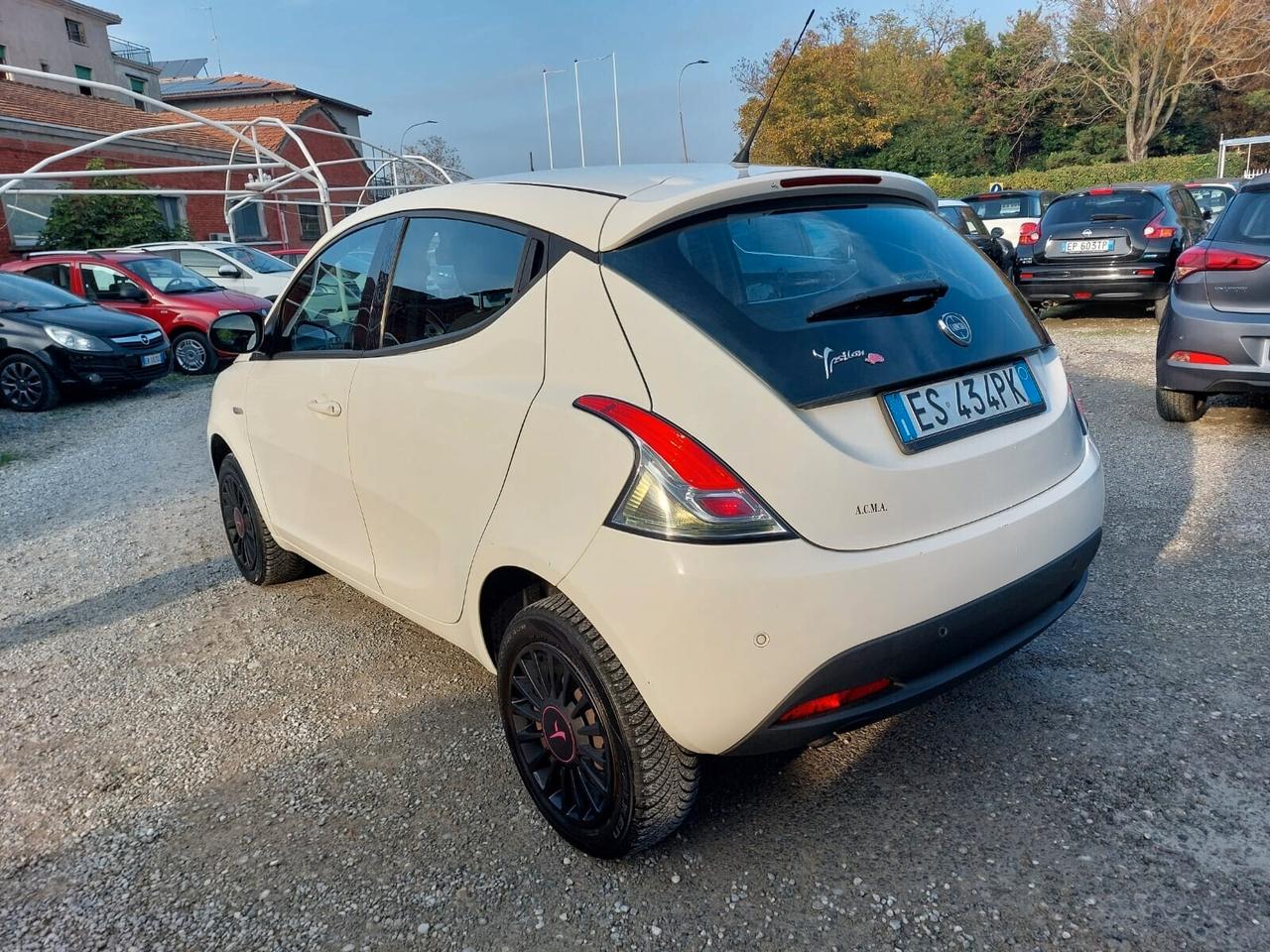 Lancia Ypsilon 0.9 TwinAir 85 CV 5 porte Metano Ecochic Elefantino