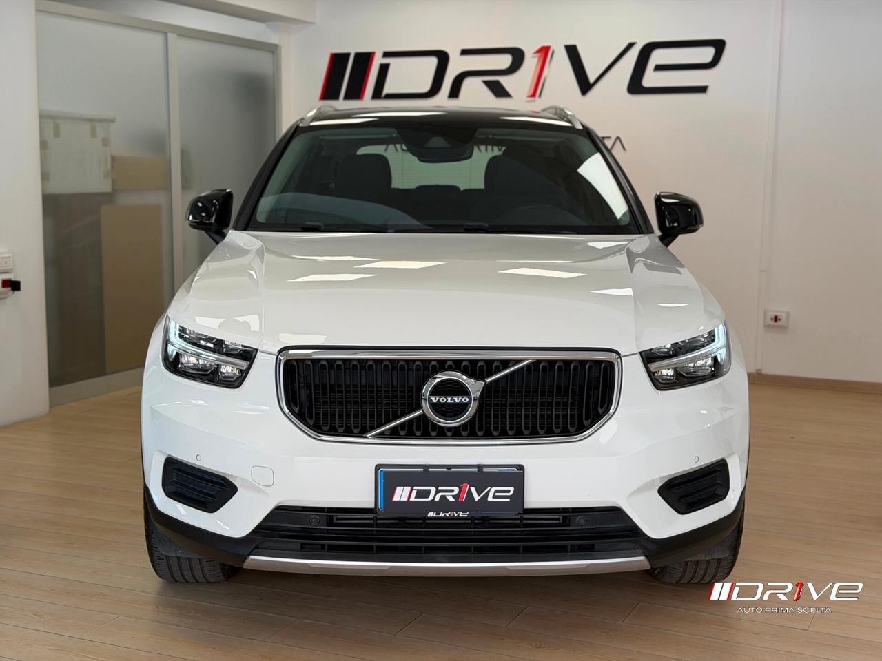 VOLVO XC40 (2017-->) XC40 T2 Momentum