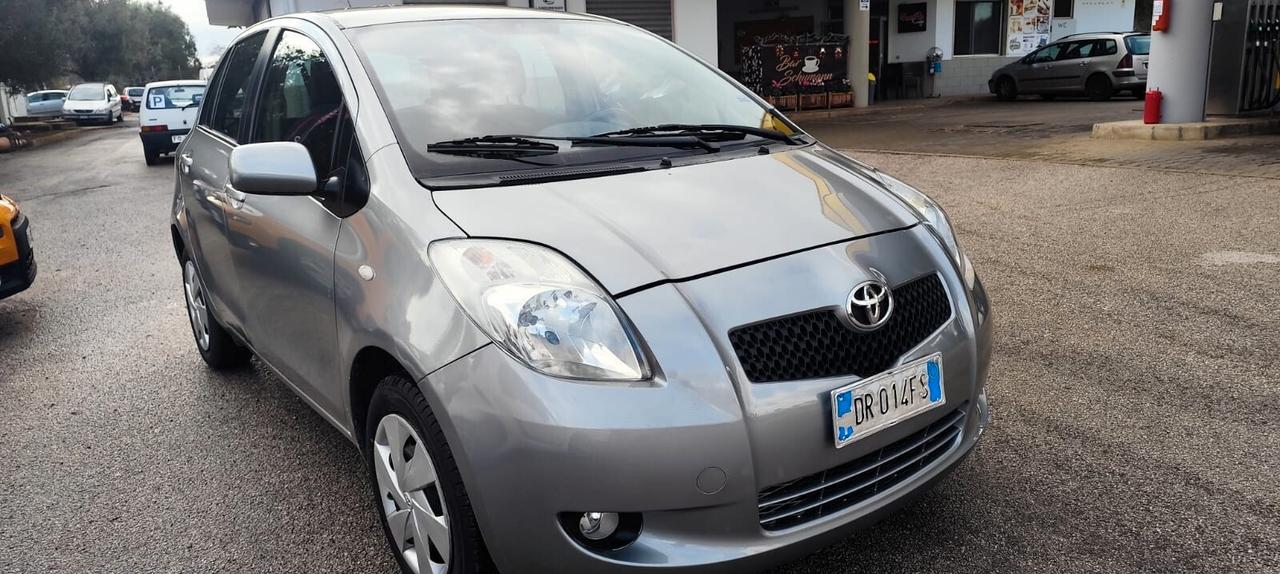 Toyota Yaris 1.0 5 porte