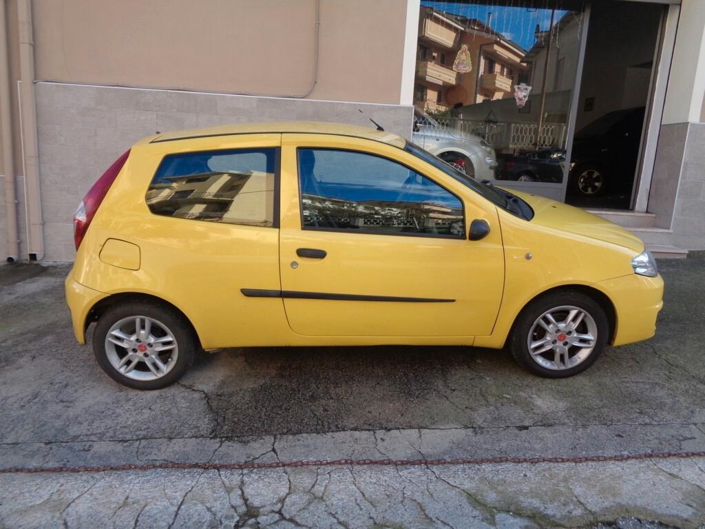 Fiat Punto 1.3 MJT 69CV (Neopatentati)