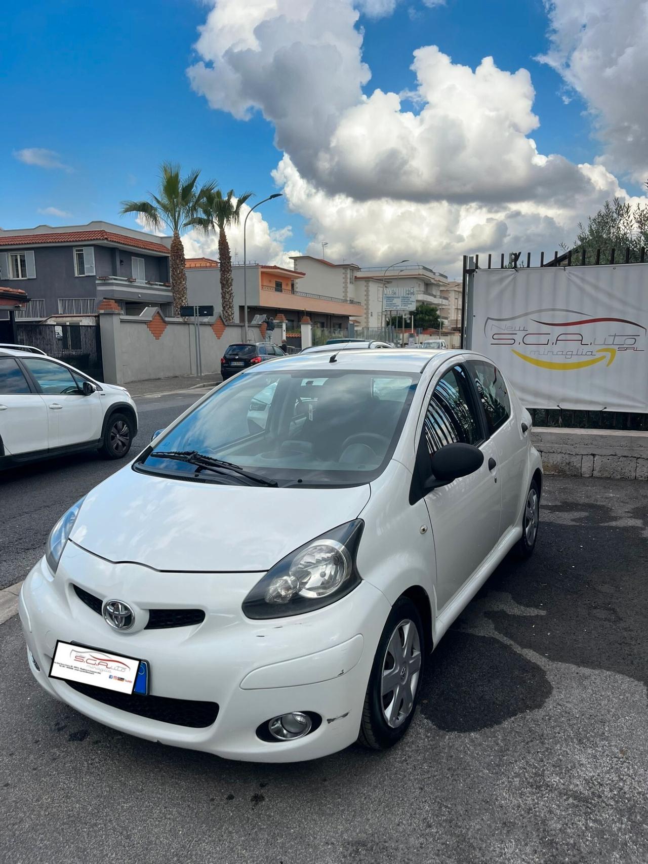 Toyota Aygo 1.0 12V VVT-i 5 porte Now Connect