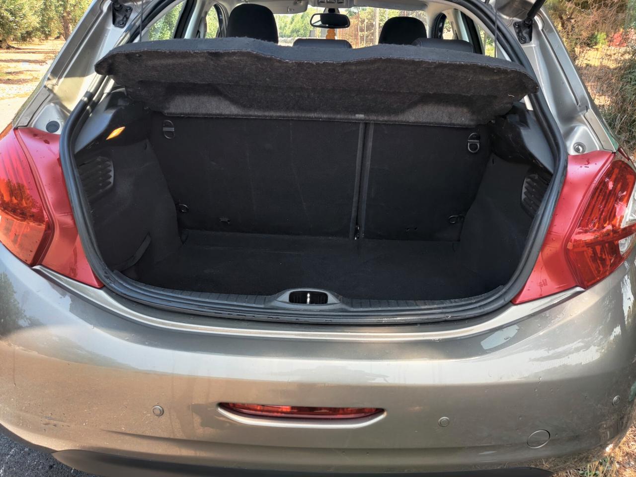 Peugeot 208 1.4 HDi 68 CV 5 porte Allure