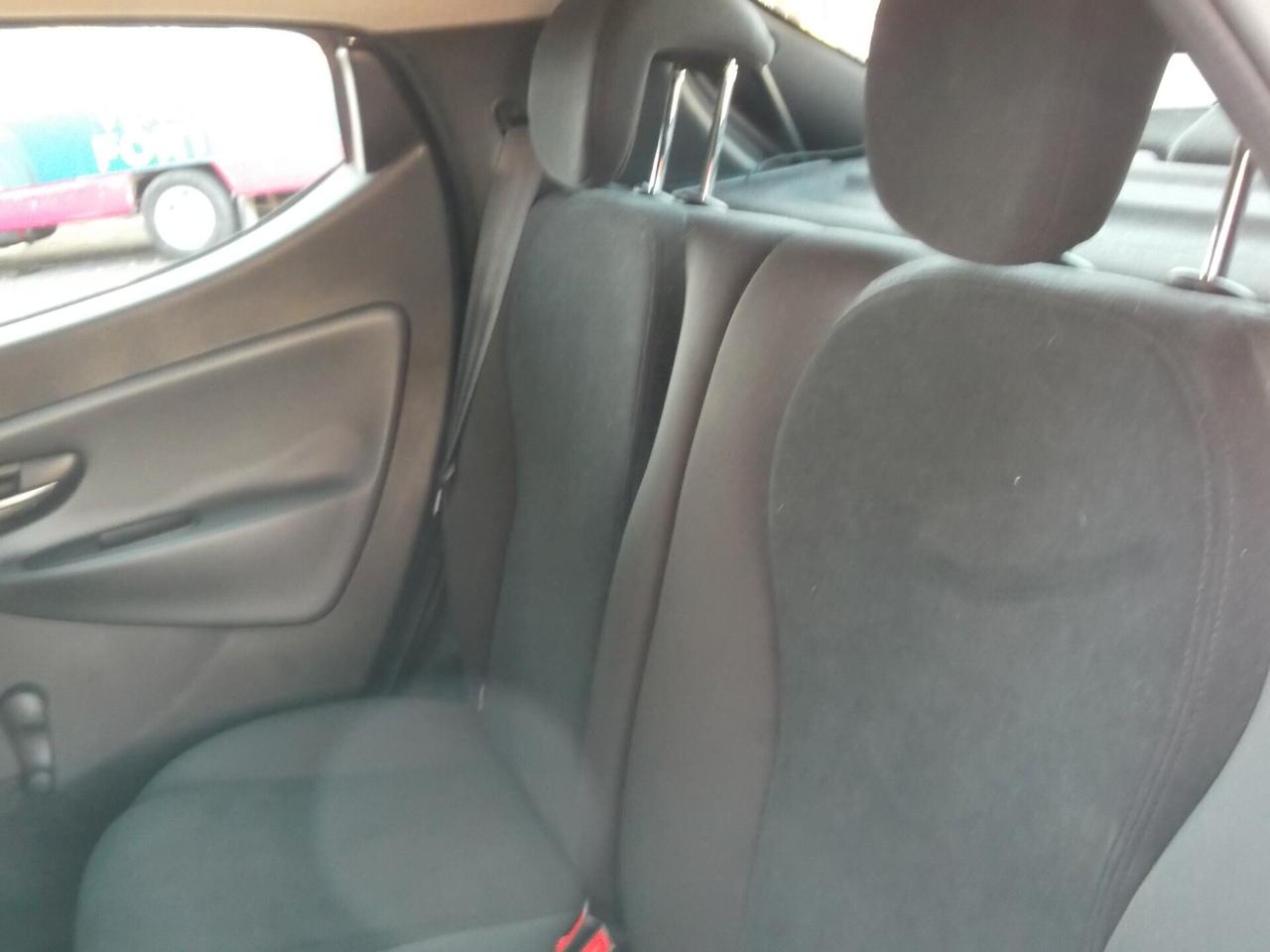Lancia Ypsilon 1.0 Metano Neopatentati 2015