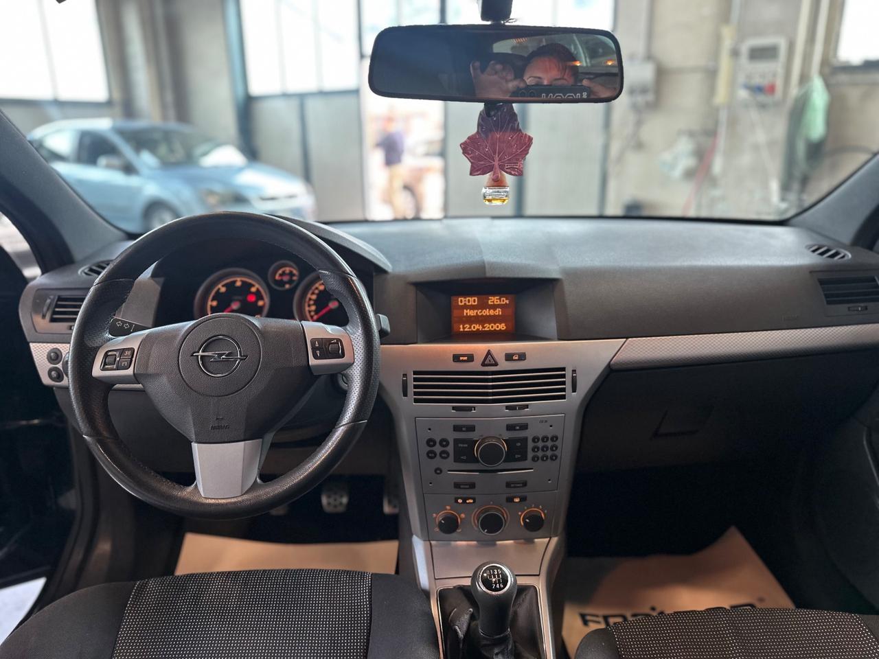 Opel Astra GTC 1.7 CDTI 101CV 3 porte Cosmo
