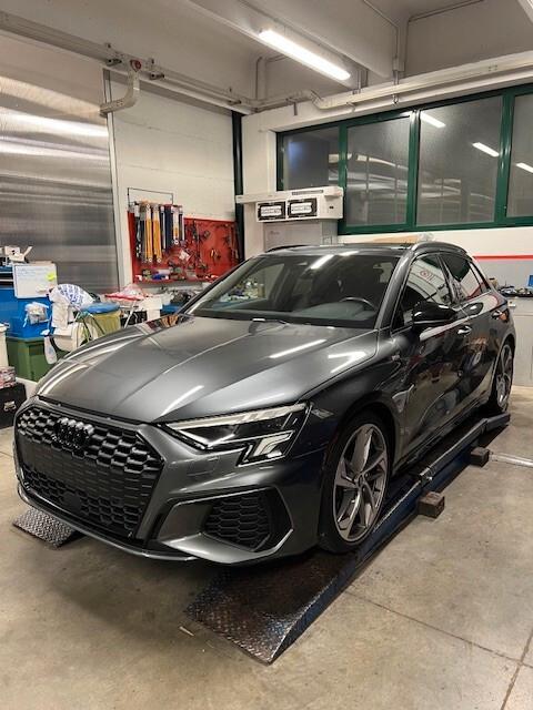 Audi A3 Sportback 40 Tdi Q- S-tr. S-line, 19", Look nero