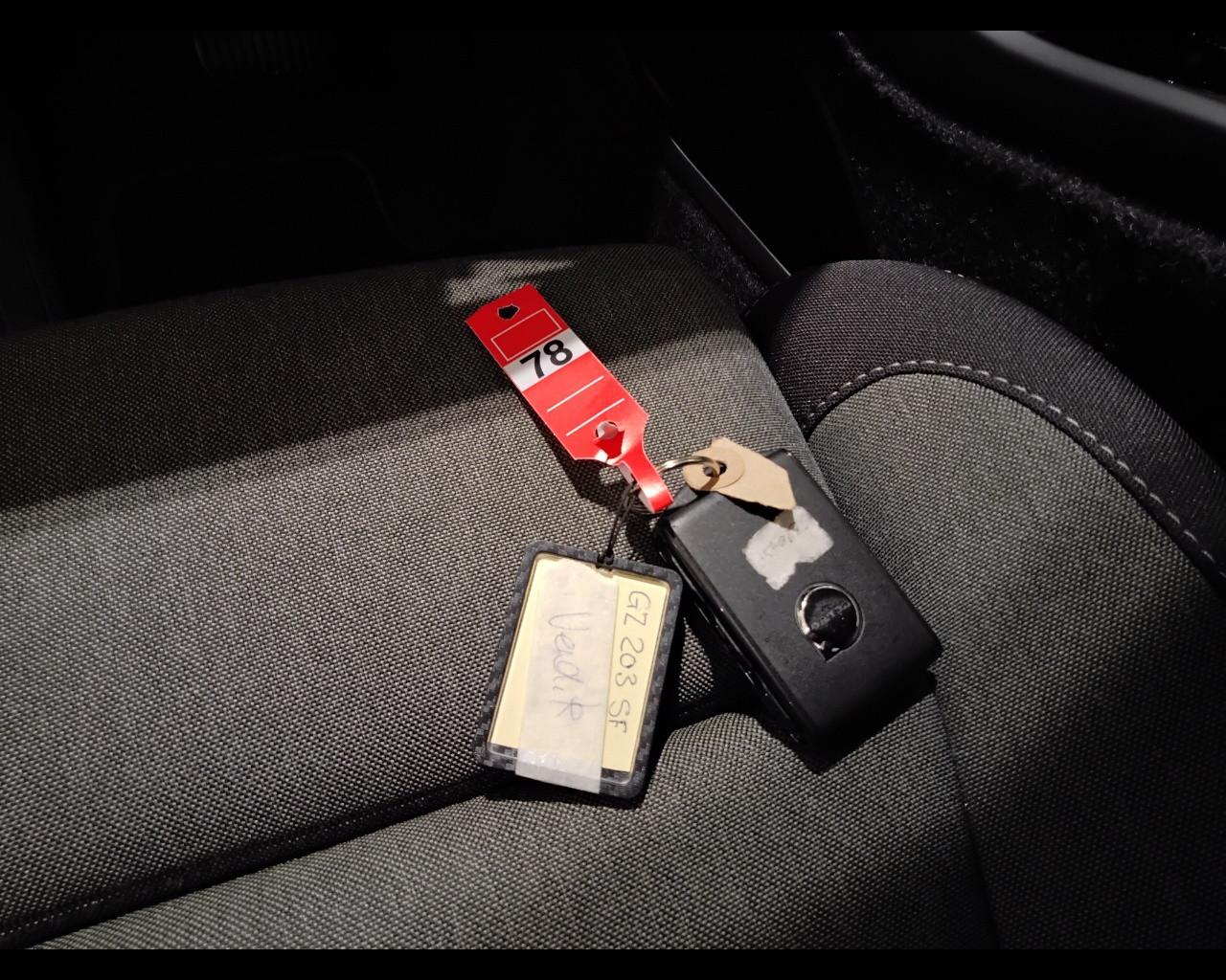 VOLVO XC40 2023 - XC40 2.0 b3 Core auto