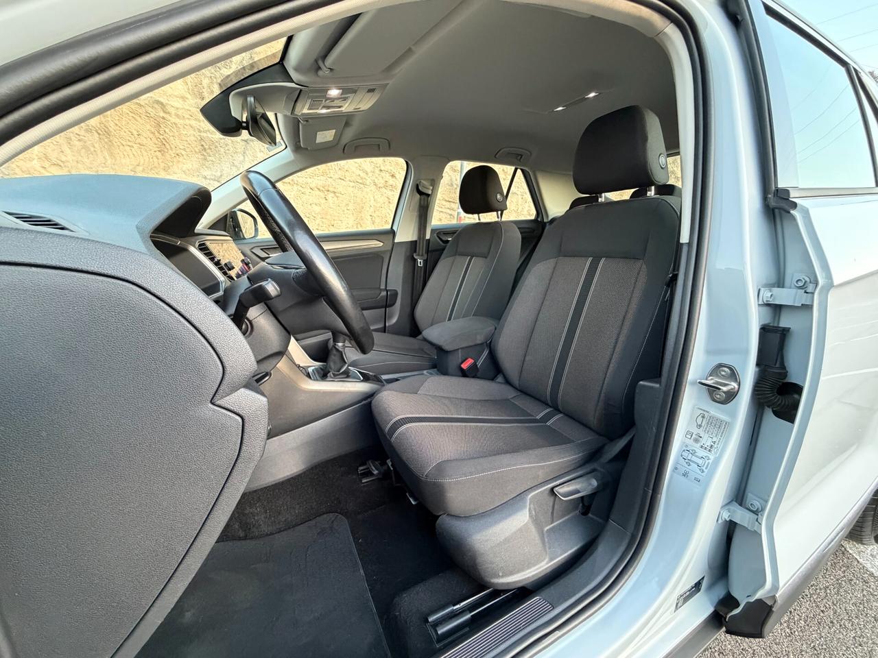 Volkswagen T-Roc/1.0 TSI 110 CV/CAR PLAY/CERCHI 17"/NEOPATENTATI