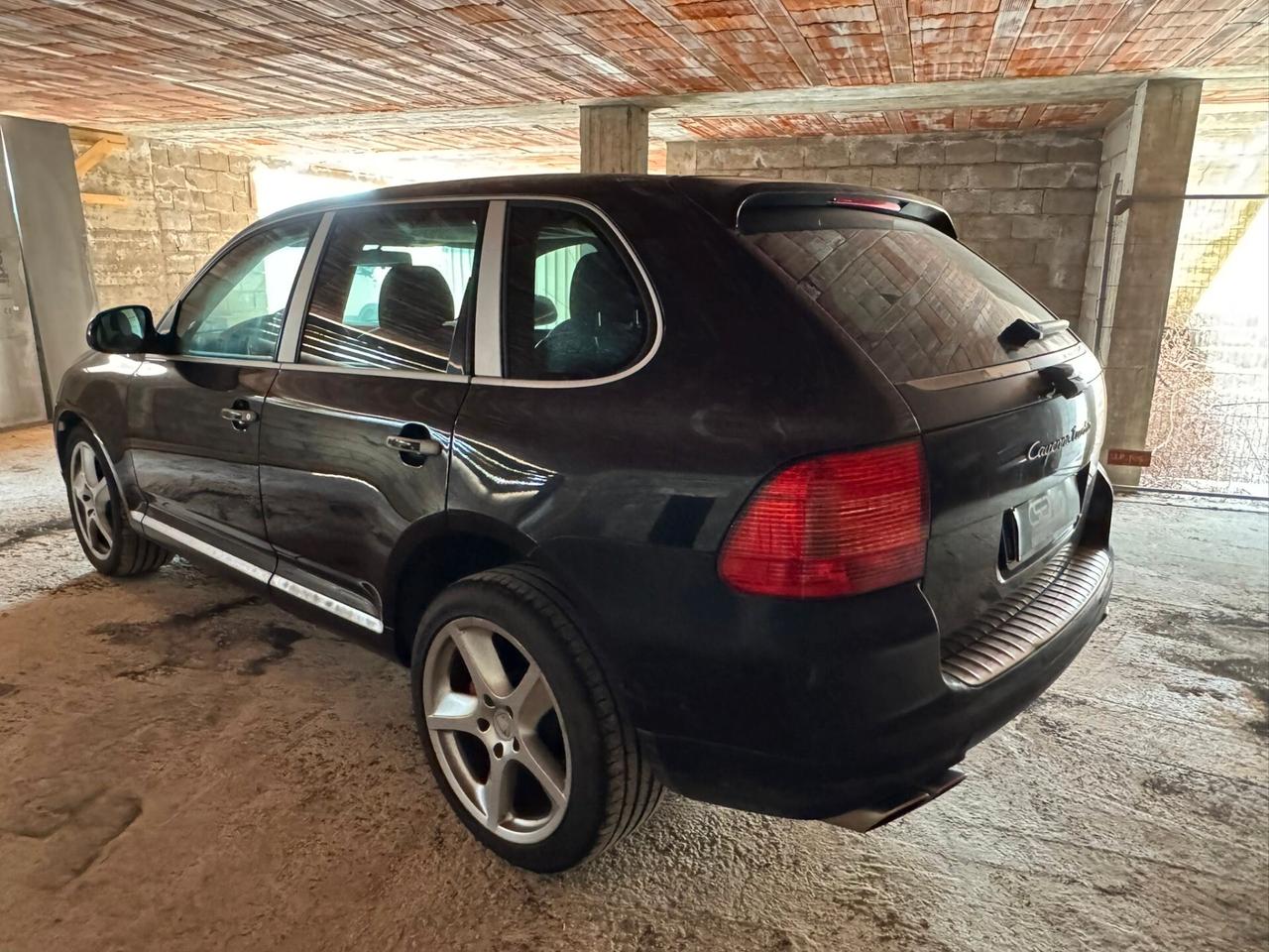PORSCHE CAYENNE TURBO PRIMA SERIE-500 CV