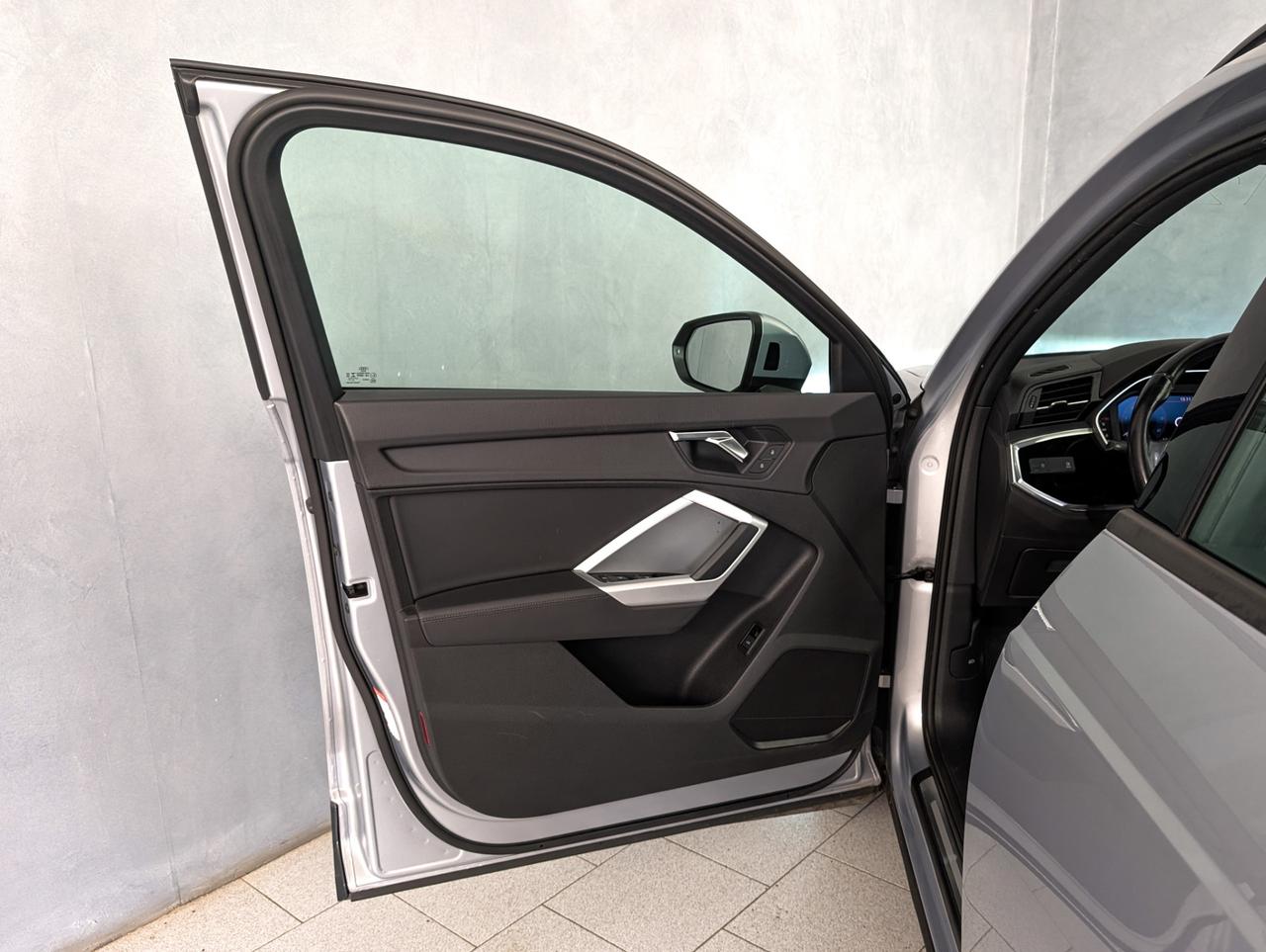 Audi Q3 35 TDI S-tronic Business Advanced