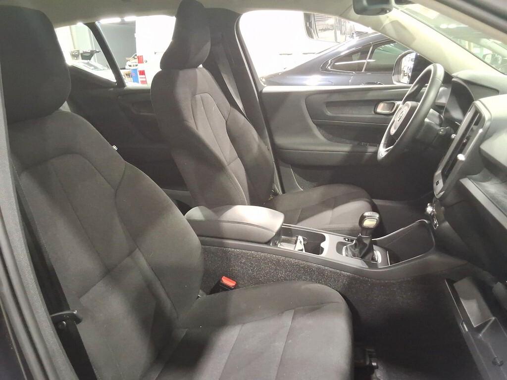 VOLVO XC40 2.0D D3 150CV 6M. MOMENTUM CORE ( FARI LED - COCKPIT - CRUISE - NAVI - SENSORI POST. )