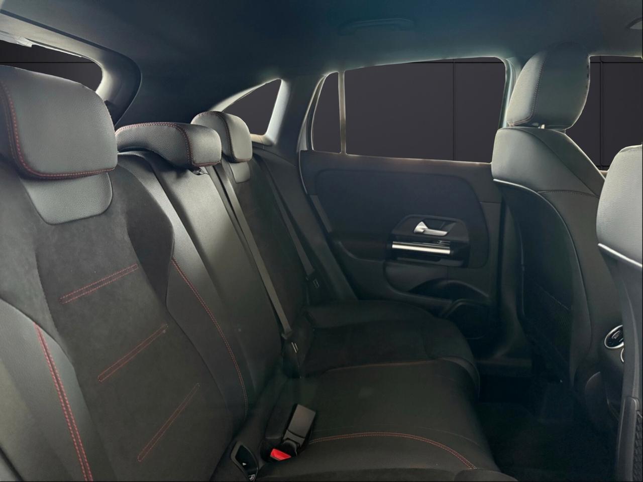 Mercedes-Benz GLA 200d PREMIUM AMG 1600 KM!
