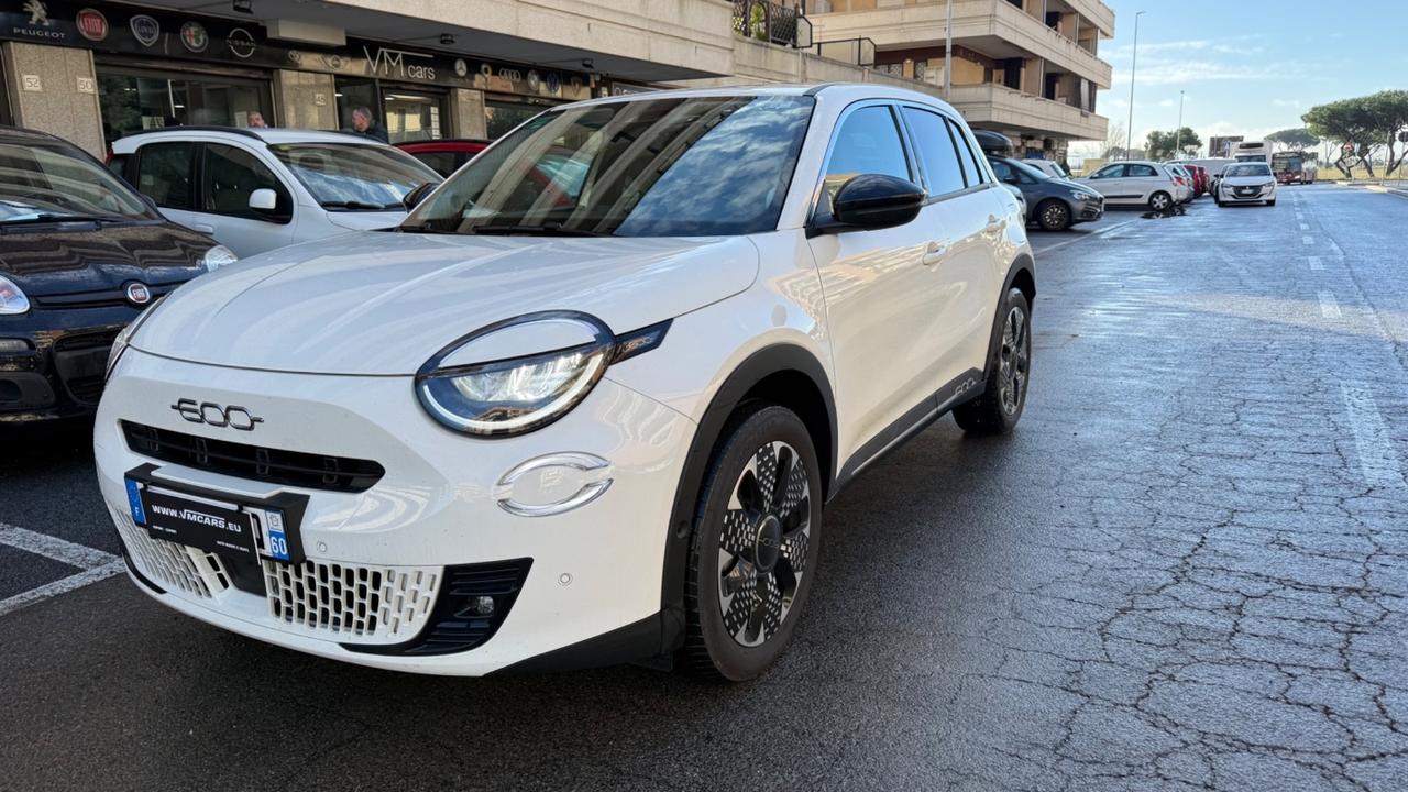 Fiat 600 Hybrid 110 CV DCT MHEV La Prima LED PELLE KAMERA CERCHI 18 PDC SEDILI ELETTRICI RISCALDATI