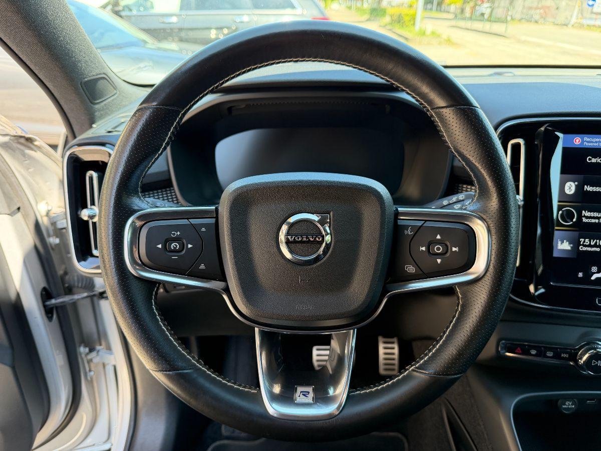 VOLVO - XC40 - D4 AWD Geartronic R-design #GANCIOTRAINO #TAG.VOLVO
