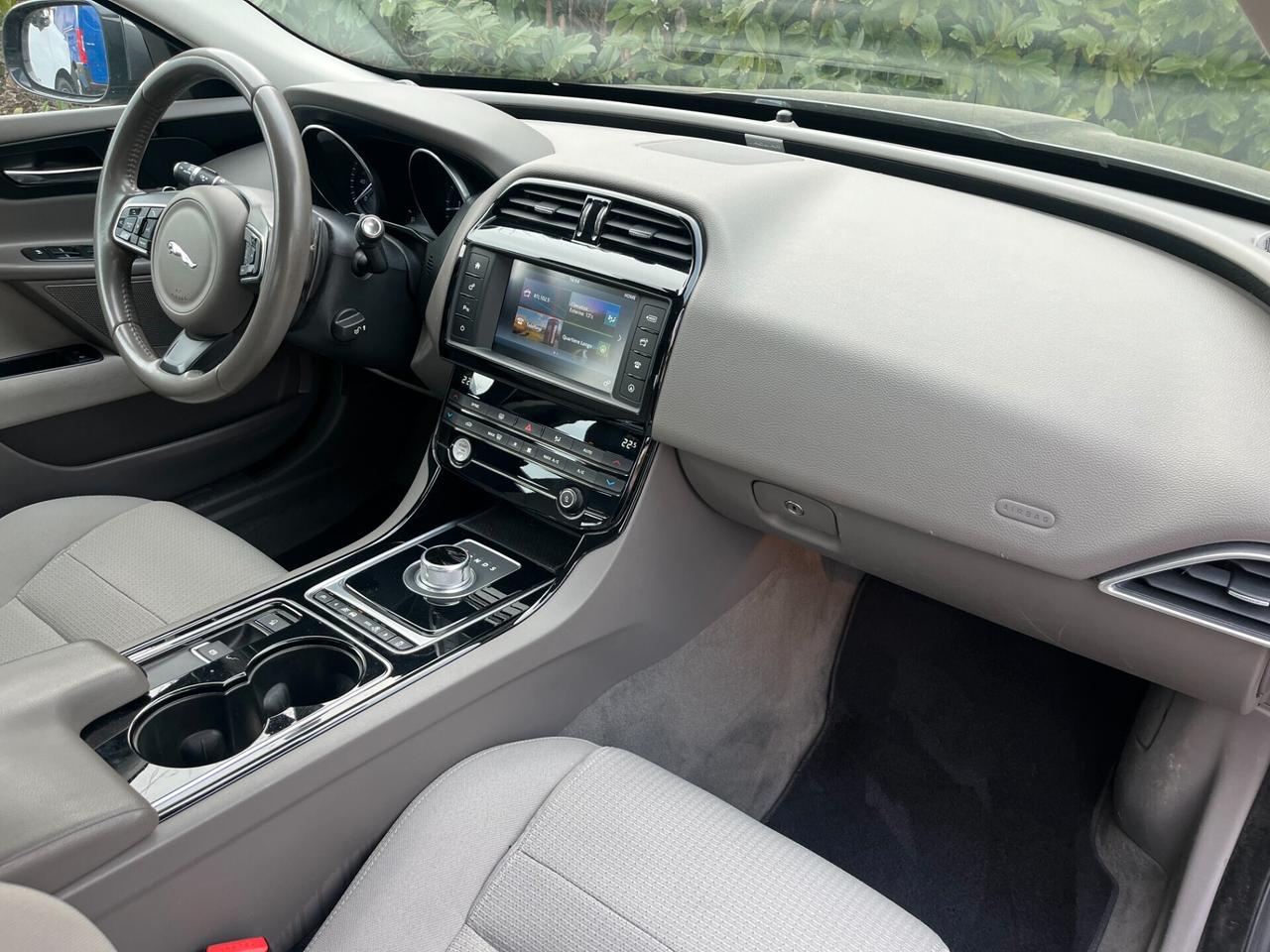 Jaguar XE 2.0 D Turbo 180CV aut. Pure