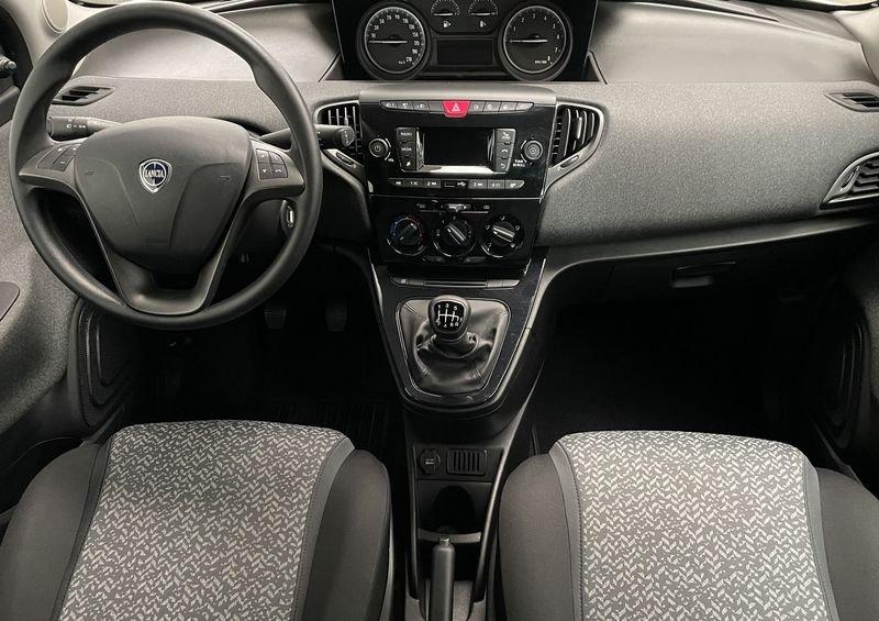 Lancia Ypsilon 1.0 FireFly 5 porte S&S Hybrid Silver