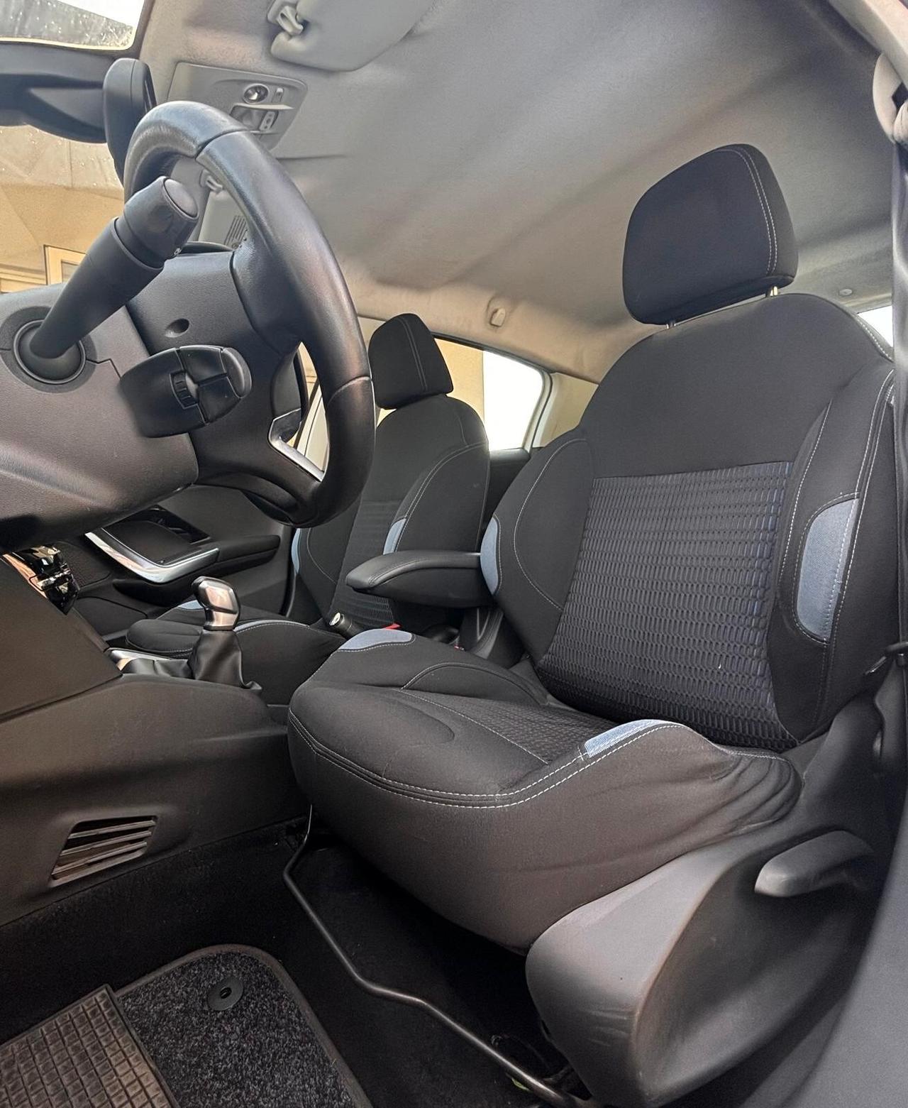 Peugeot 208 1.4 HDi 68 CV 5 porte Allure