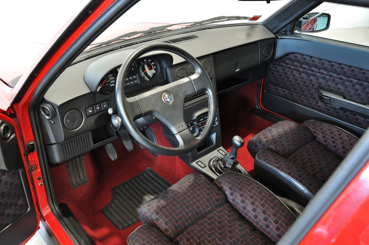 Alfa Romeo 33 1.7 Quadrifoglio Verde carburatori pari al nuovo!
