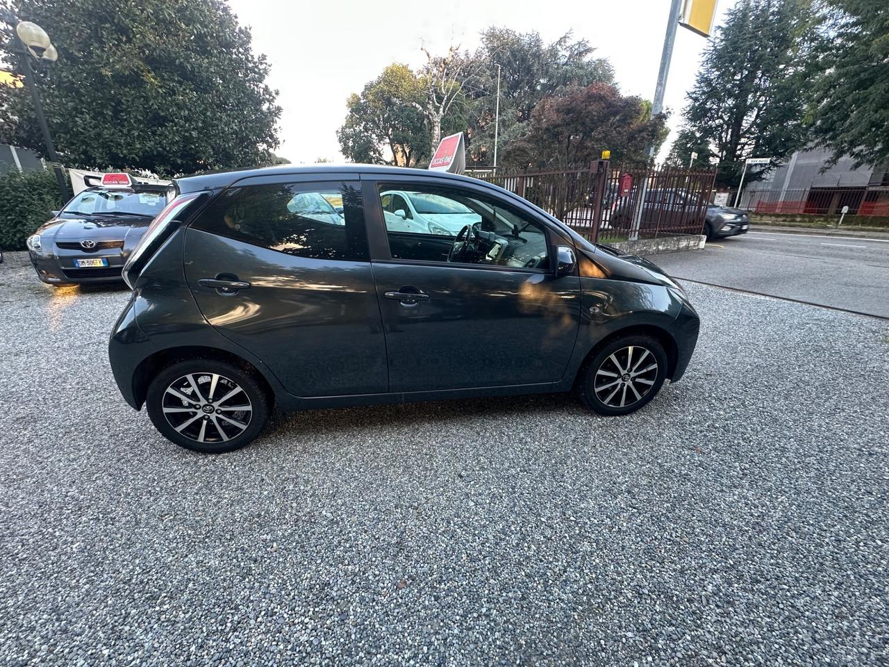 Toyota Aygo 1.0 VVT-i 69 CV 5 porte x-cite