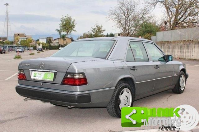 MERCEDES-BENZ E 200 elegance