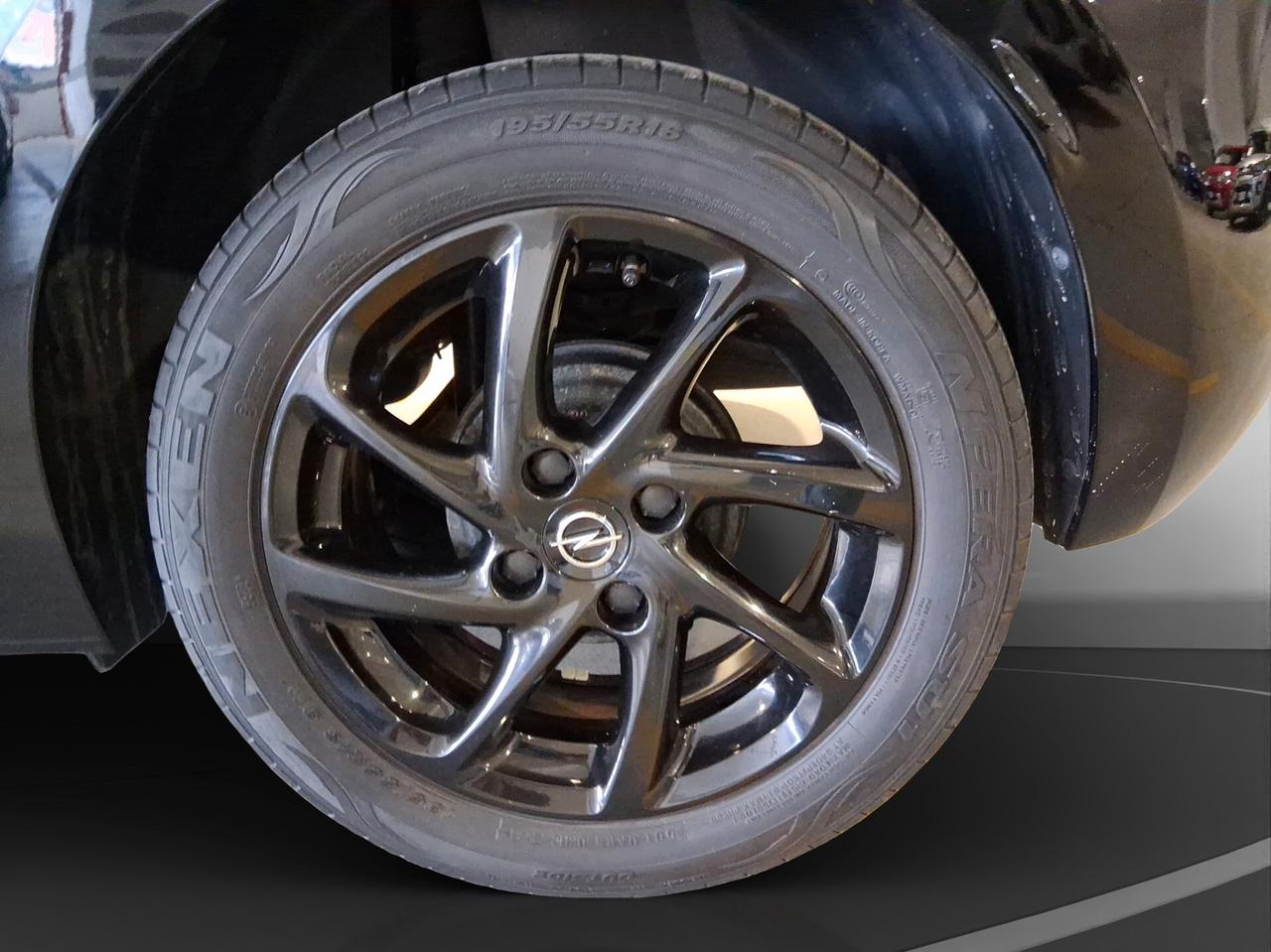 Opel Corsa 1.2 Design & Tech 75CV