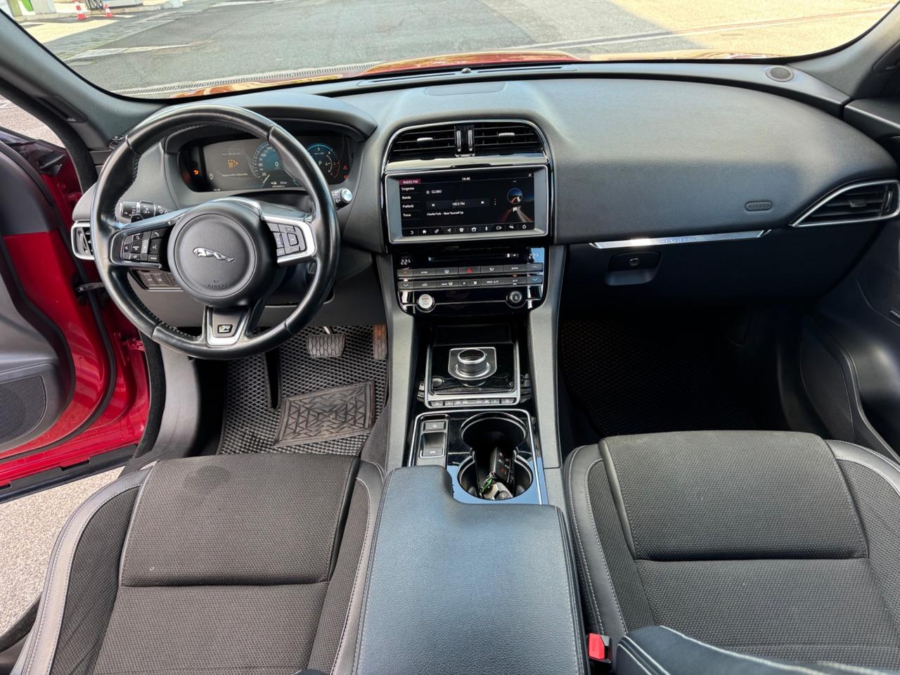 Jaguar F-Pace 3.0 D V6 300 CV AWD aut. Prestige