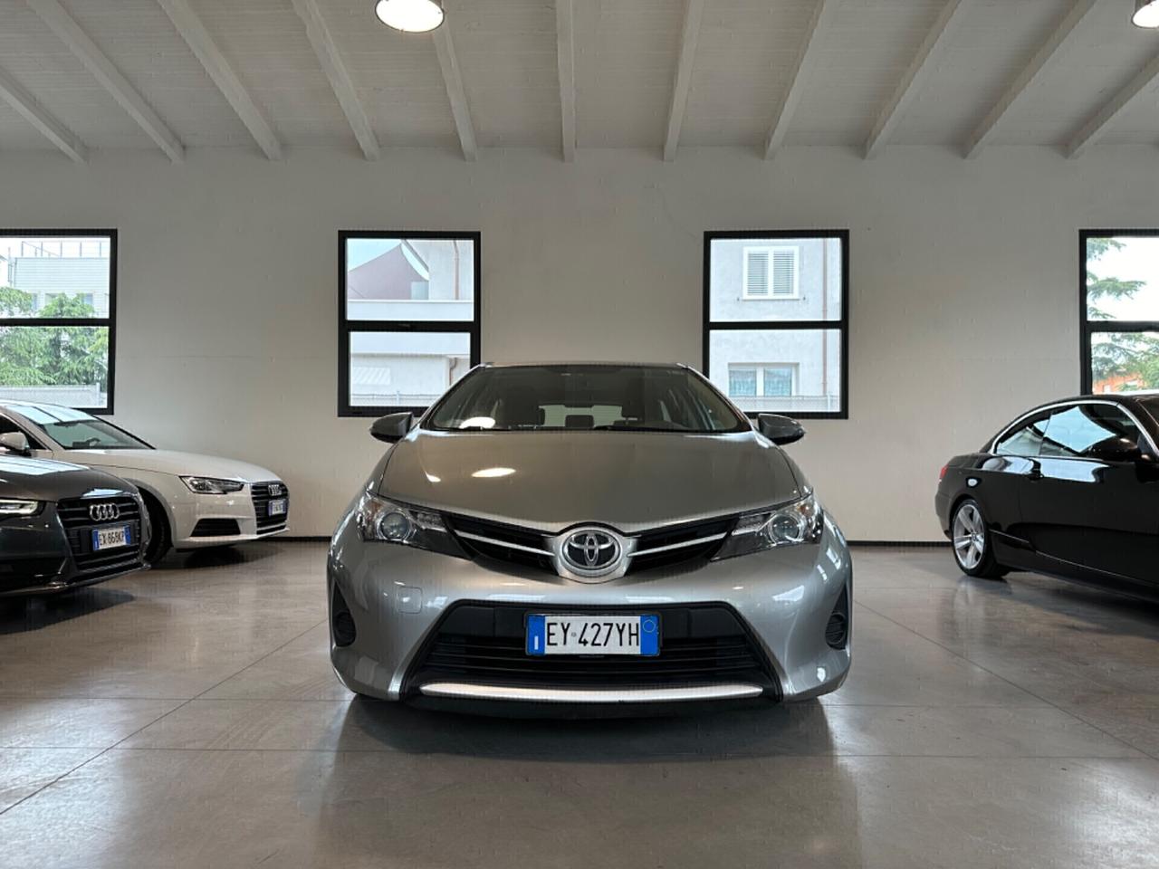 Toyota Auris Touring Sports 1.4 D-4D Cool