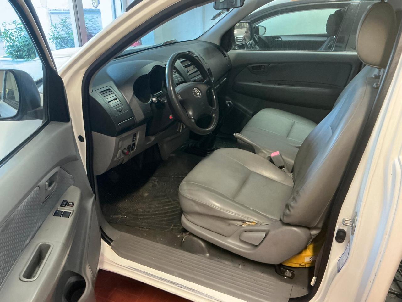 Toyota Hilux 2.5 D-4D 2WD 2p. Pick-up 2010