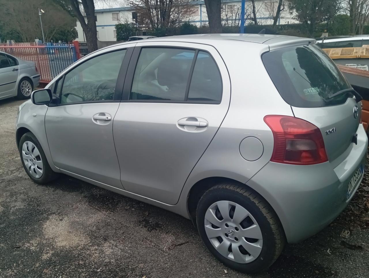 Toyota Yaris 1.0 5 porte Sol