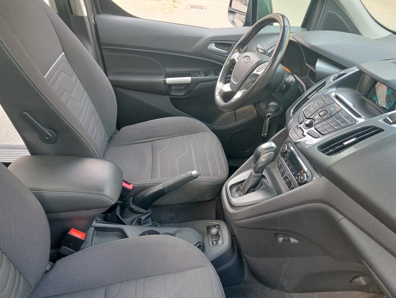 Ford Tourneo Connect Pianale ribassato con rampa disabili in carrozzina