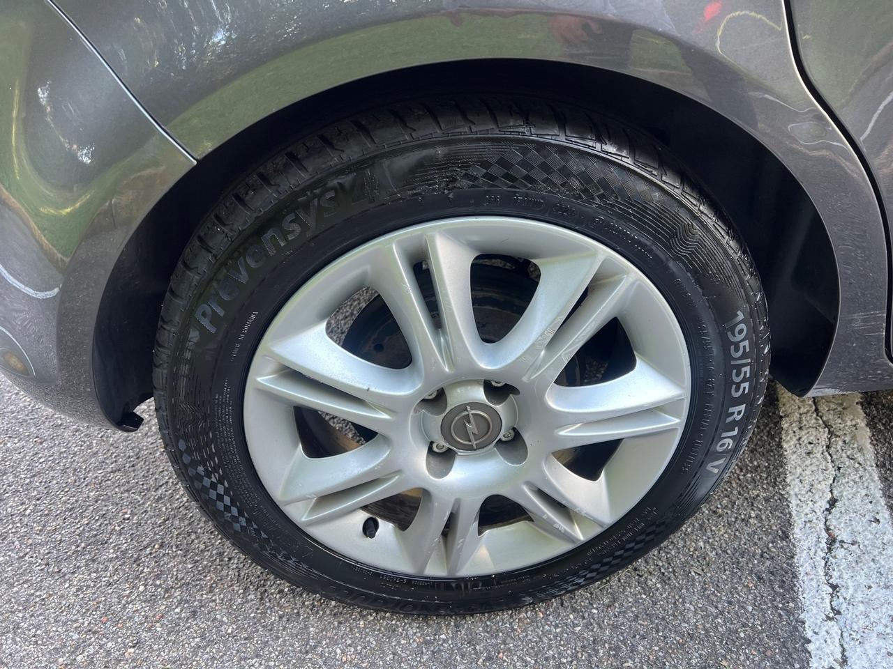 Opel Corsa 1.2 5 porte Sport