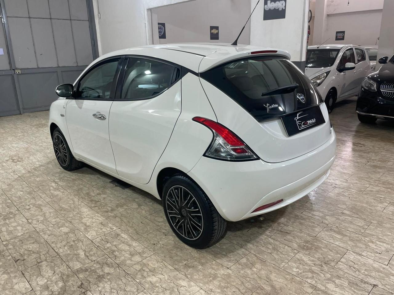 Lancia Ypsilon 1.2 69 CV 5 porte S&S Gold