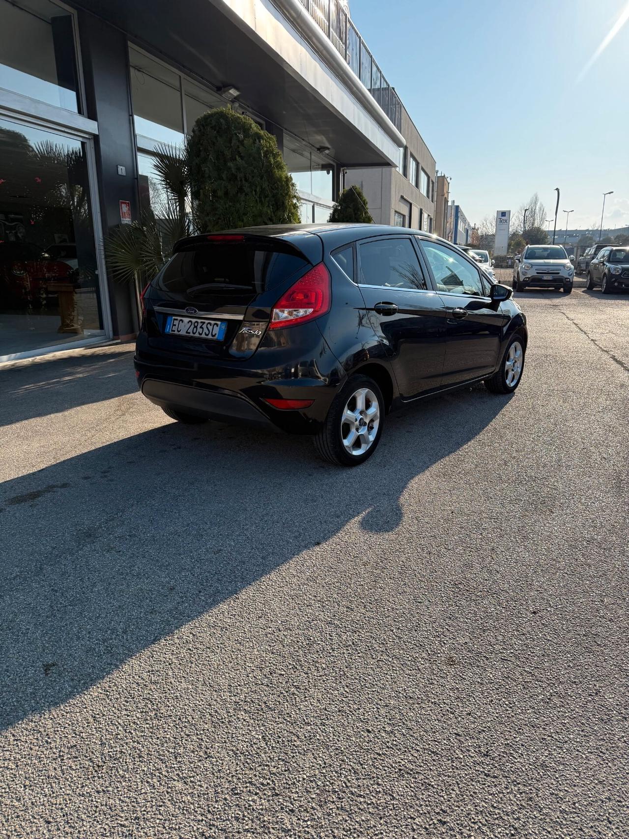 Ford Fiesta 1.4 5 porte Bz.- GPL Titanium