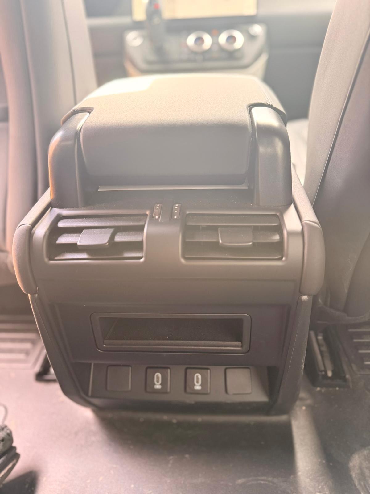 Land Rover Defender 110 2.0 Si4 PHEV 300 CV AWD Auto X-Dynamic SE