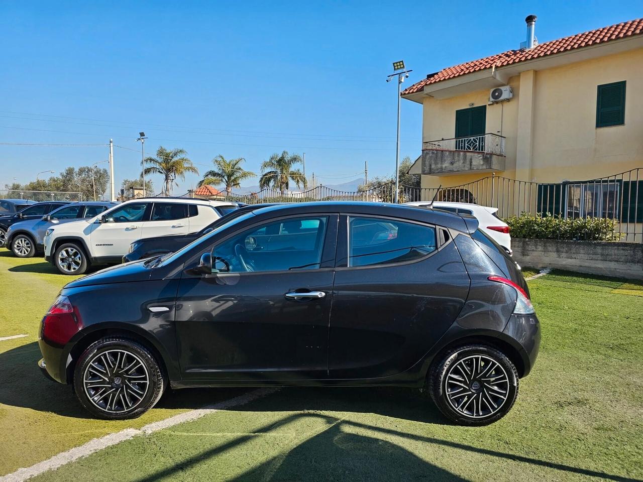 Lancia Ypsilon 1.0 FireFly 5 porte S&S Hybryd Gold