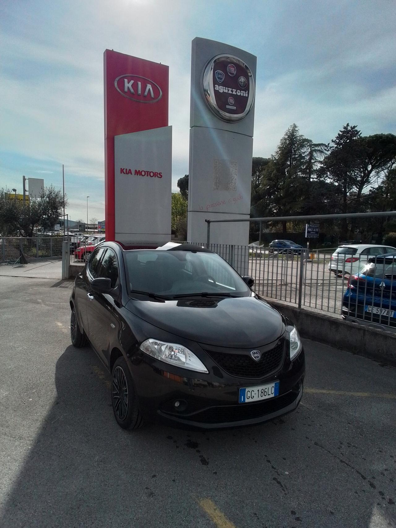 Lancia Ypsilon 1.0 FireFly 5 porte S&S Hybrid Ecochic Gold