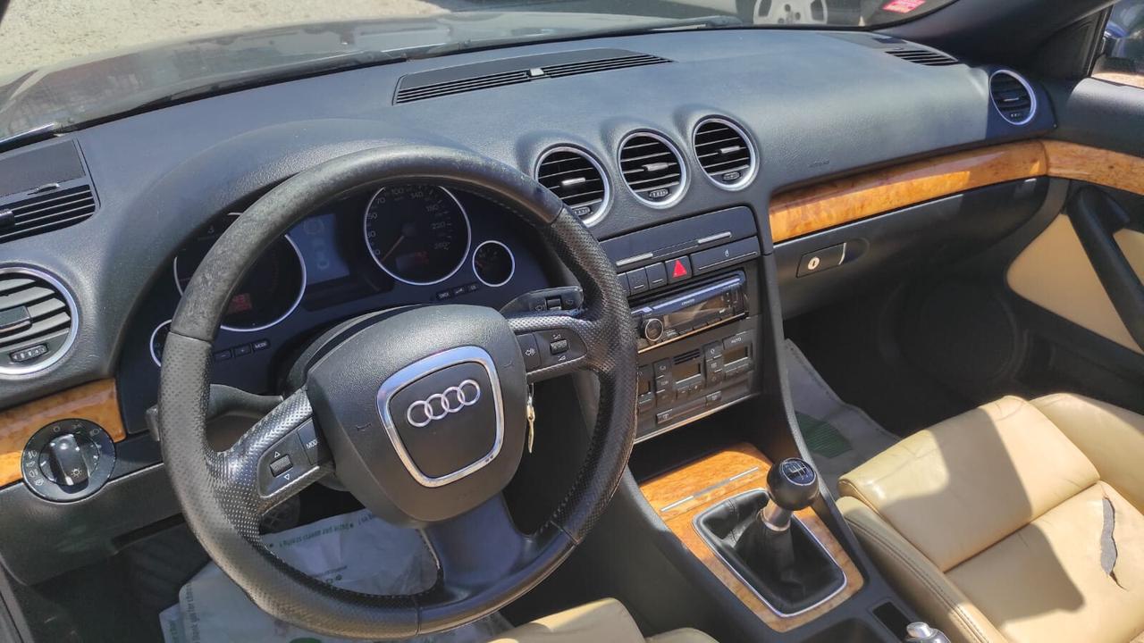 Audi A4 S-LINE Cabriolet 2.0 TDI 140CV