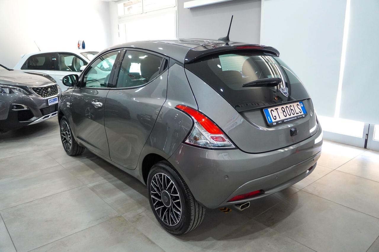 Lancia Ypsilon 1.0 FireFly 5 porte S&S Hybrid Platino