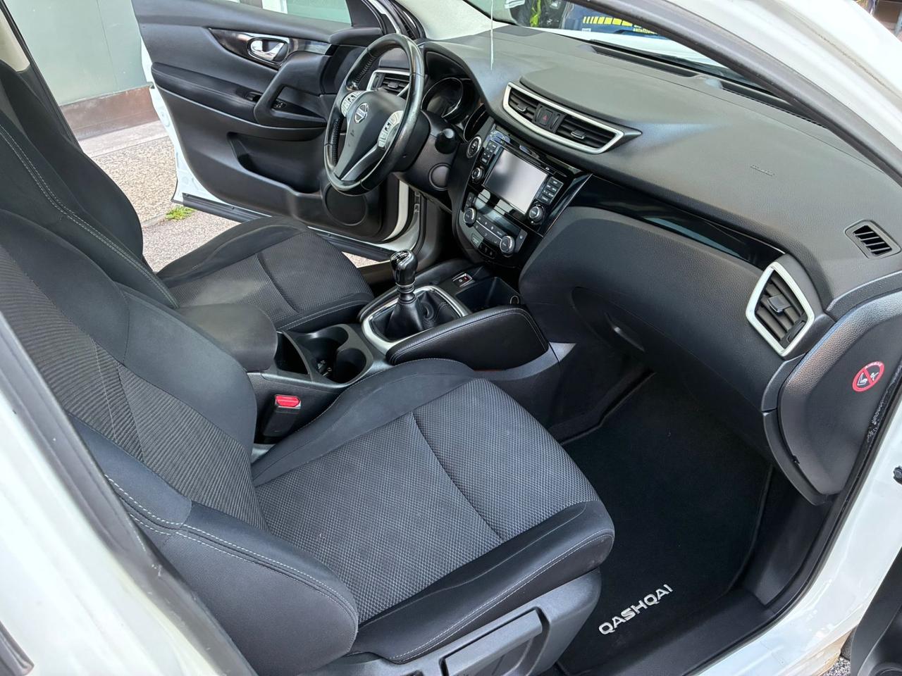 Nissan Qashqai 1.2 DIG-T Tekna 2016 da vetrina