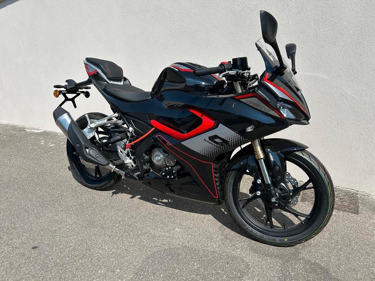 Qj Motor SRK 125 R -- Colore NERO