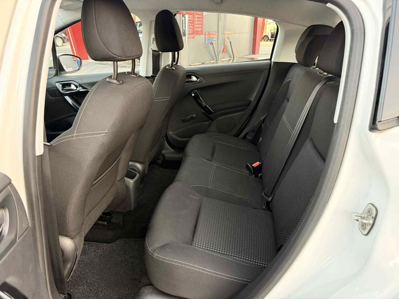 Peugeot 208 1.5 HDi 102 CV Stop&Start 5 porte Allure/OK NEOPATENTATI