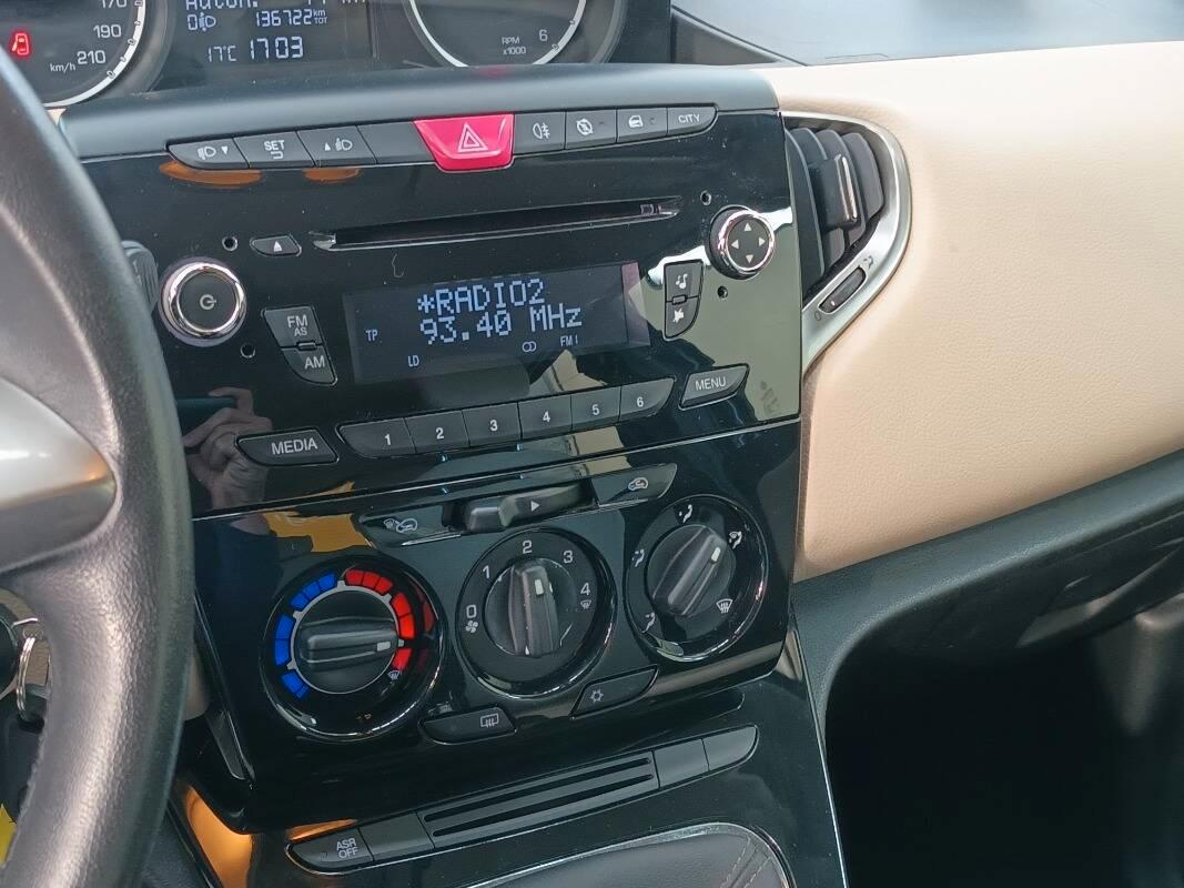 Lancia Ypsilon 1.3 mjt Gold 95cv