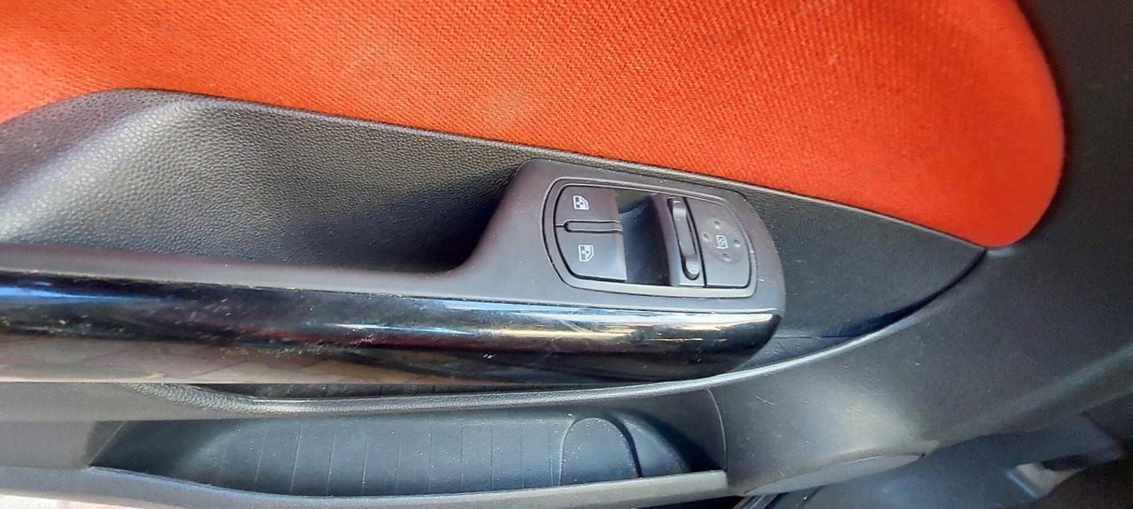 CORSA 1,2 GPL DI SERIE SCADENZA 2029 AUX LEGA MOTORE IMPECCABILE X NEOPATENTATI