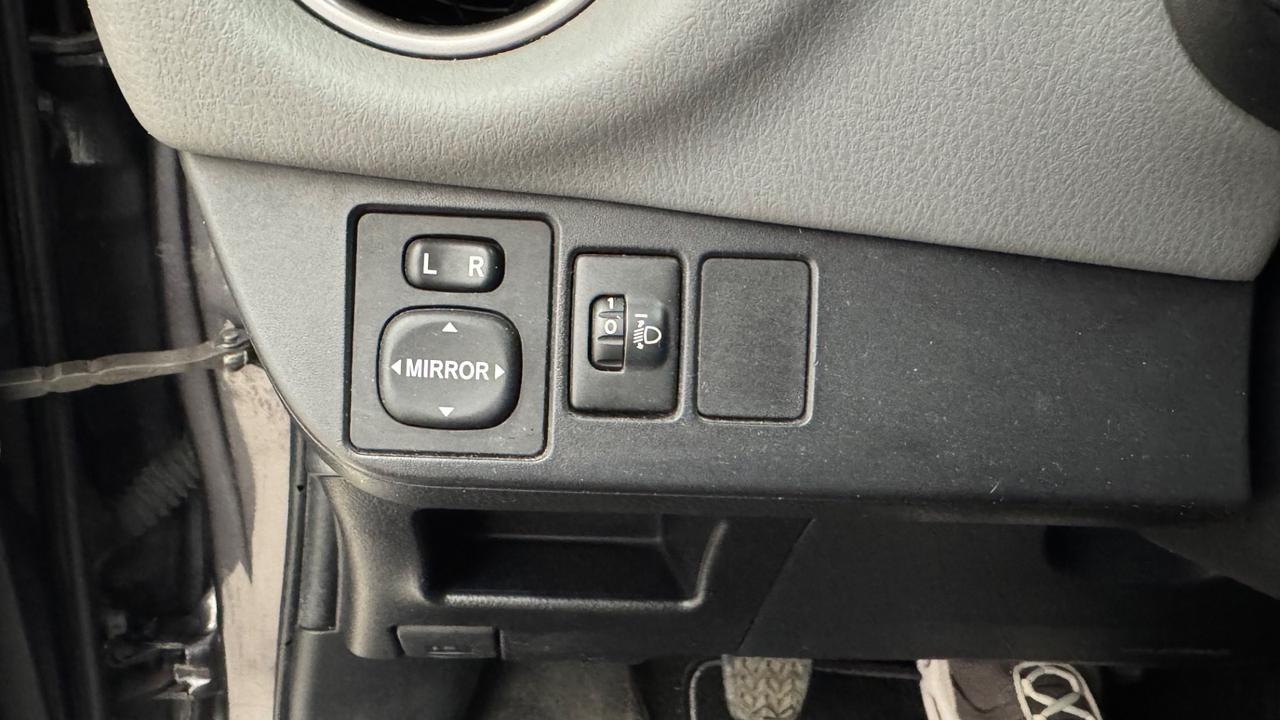 Toyota Yaris 1.4 D-4D 5 porte Lounge-2015