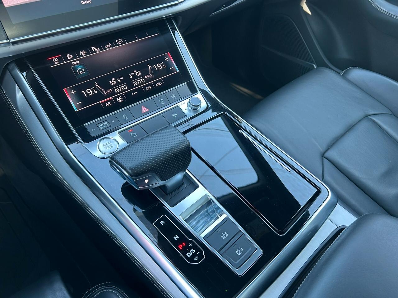 Audi Q8 50TDI 286CV Mhev quattro Tiptronic S-Line - PANORAMA