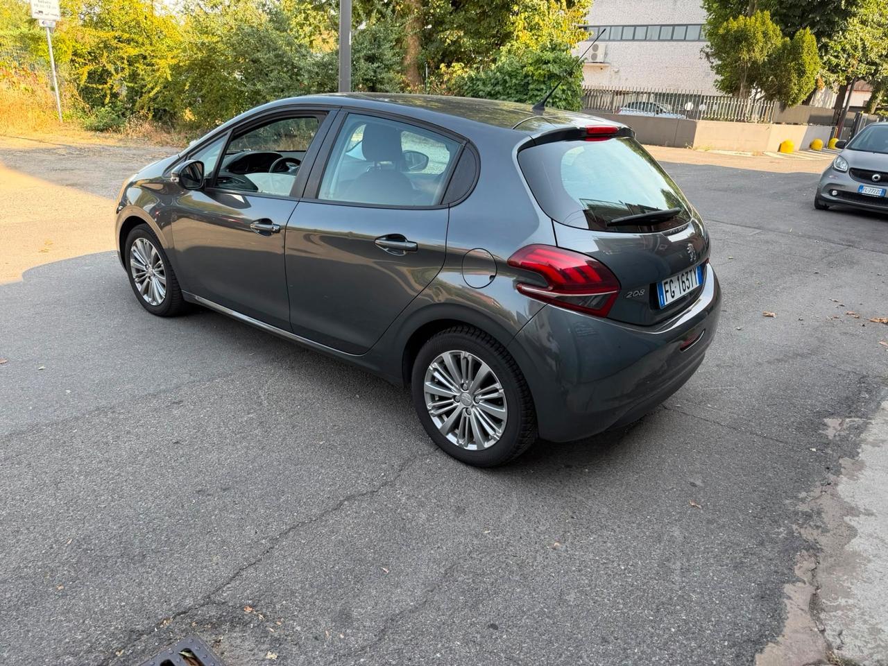 Peugeot 208 PureTech 82 5 porte Allure