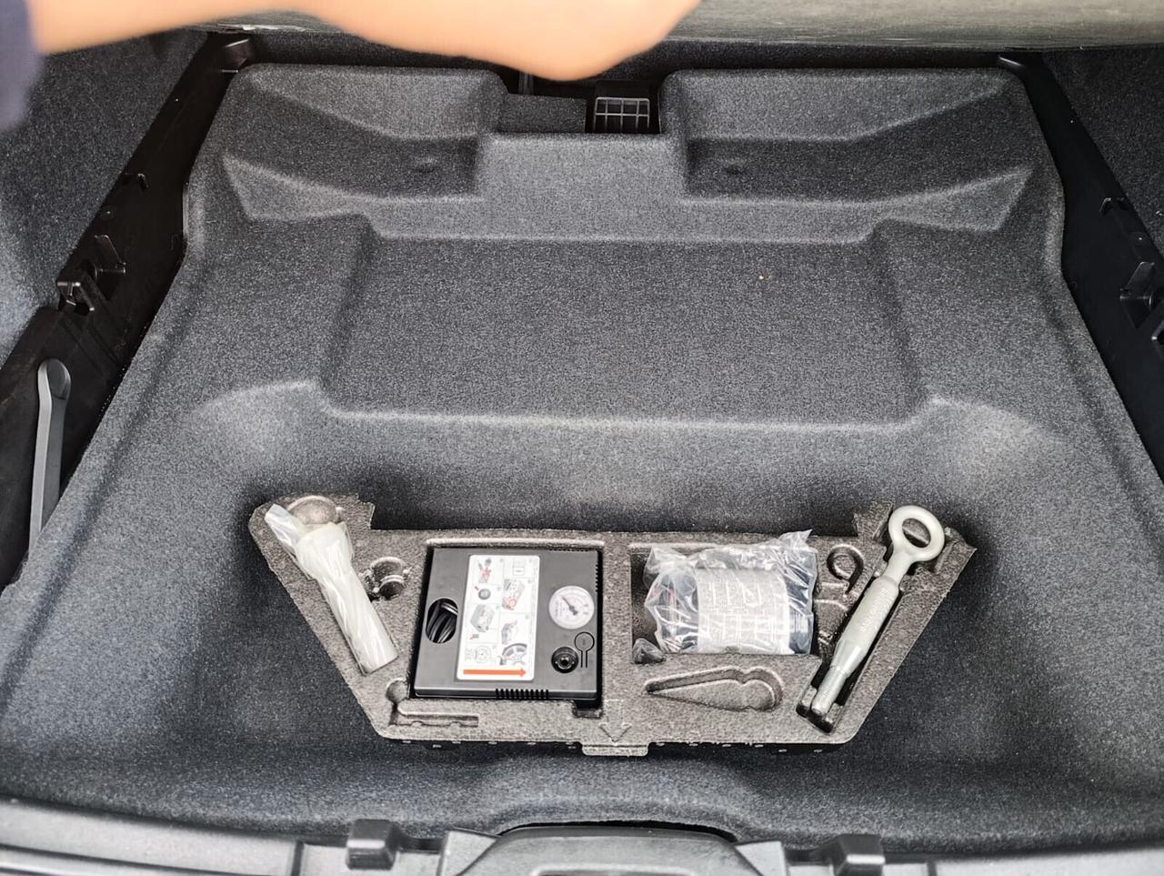 VOLVO XC40 D3 AWD GEEARTRONIC LED/NAV/SENS.POSTERIORI/