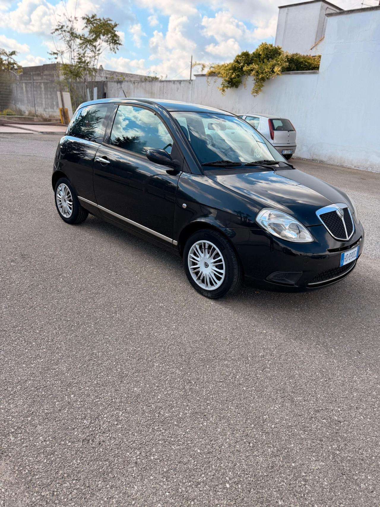 Lancia Ypsilon 1.3 MJT 75 CV Modamilano